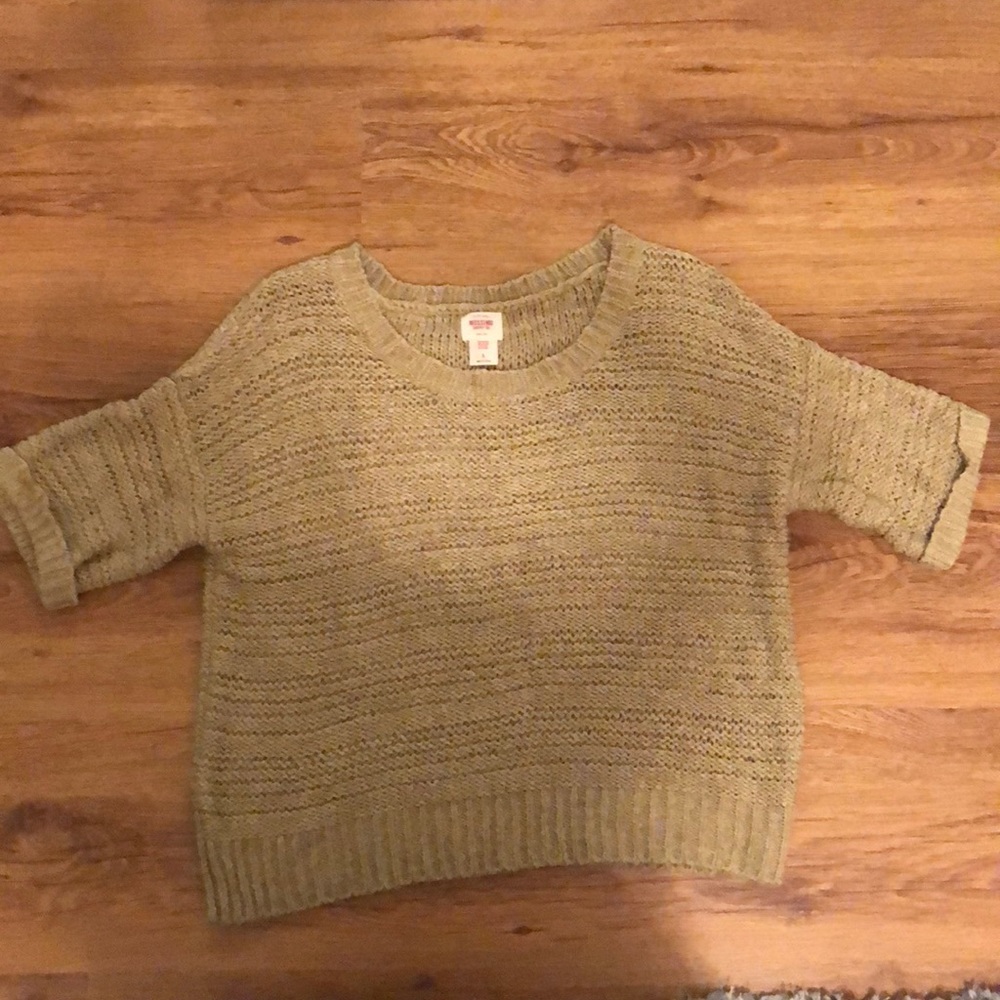 Short sleeved sweater